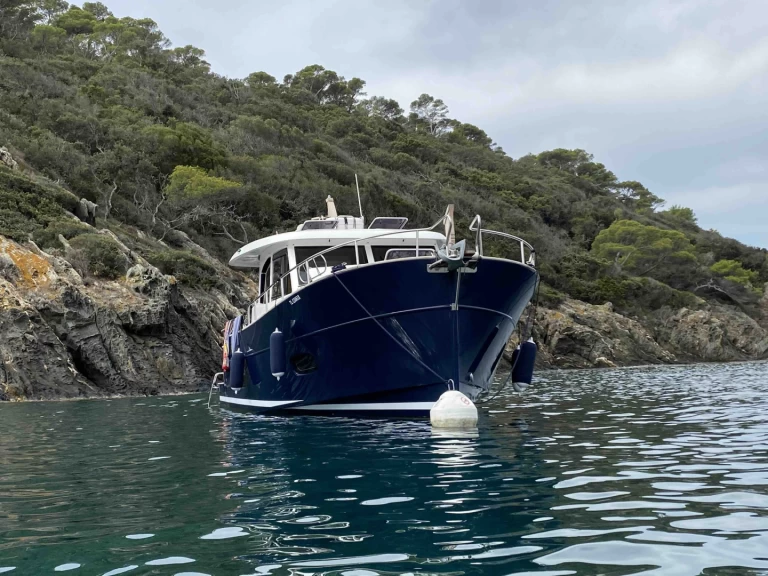 Bareboat Rental Motorboat sasga with a boat licence