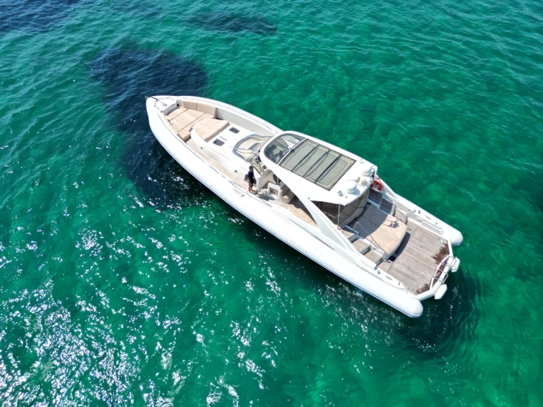 Bareboat Rental Luxury Yacht ISOLA with a boat licence