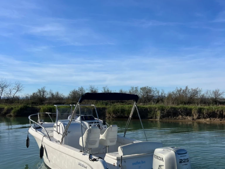 Sessa Marine Key Largo 23 charter bareboat or captained in  Sainte-Maxime