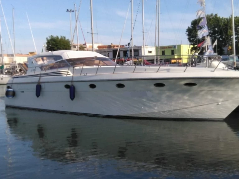 Motorboat for rent Fiumicino at the best price