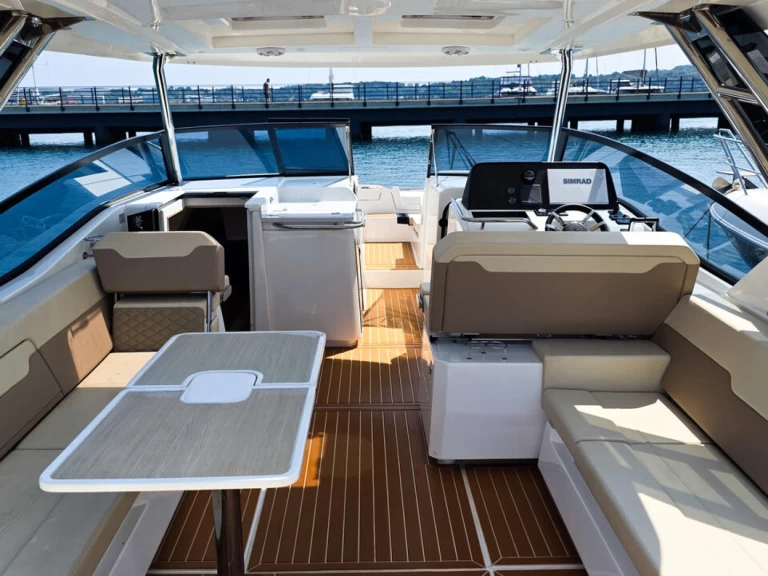 Motorboat rental with or without captain Aquila Pula