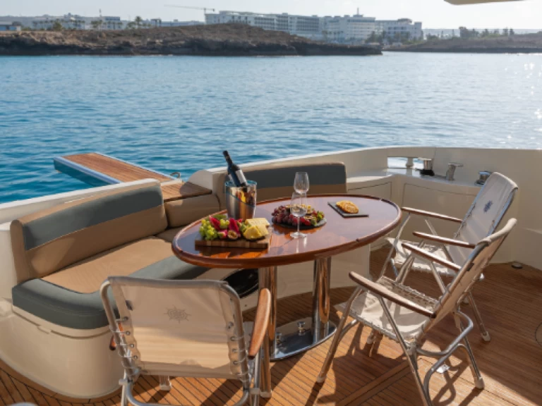 Rent a Azimut Azimut 62 Ayia Napa