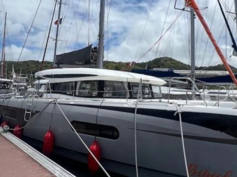 Catamaran rental with or without captain Bénéteau Le Marin