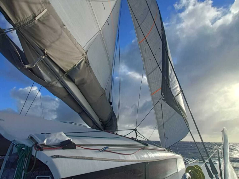 Yacht charter Toulon cheap TS 42