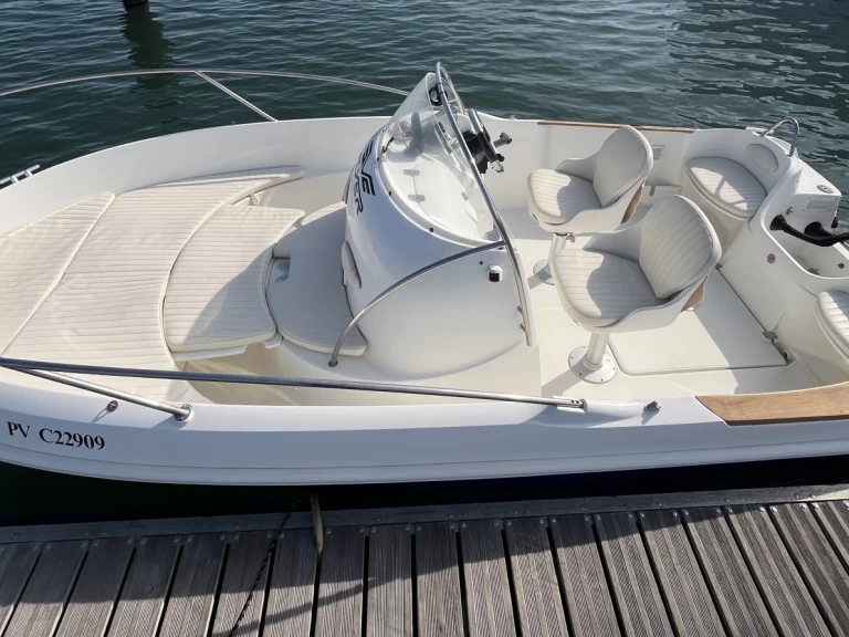 Motorboat for rent Port Leucate at the best price