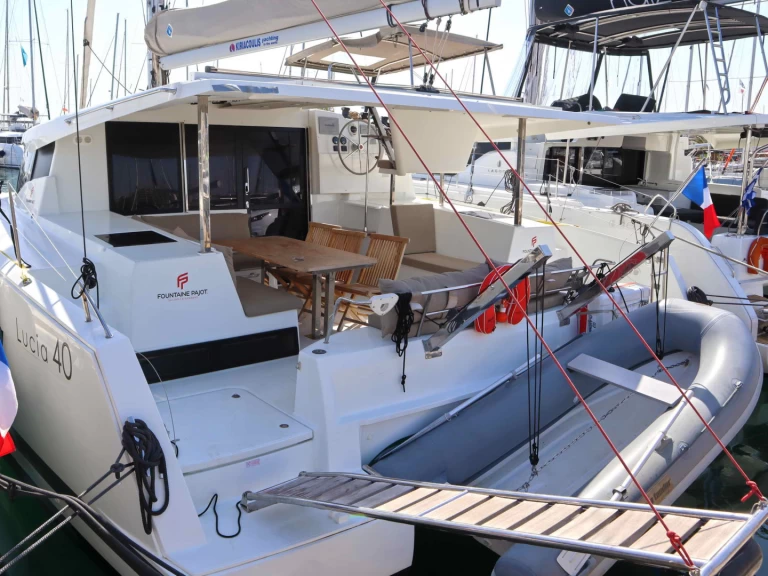 Rent a Fountaine Pajot Fountaine Pajot Lucia 40 - 4 cab. Lygia