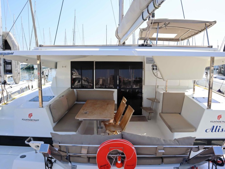 Yacht charter Lygia cheap Lucia 40