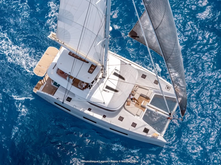 Yacht charter Antigua cheap Lagoon 55