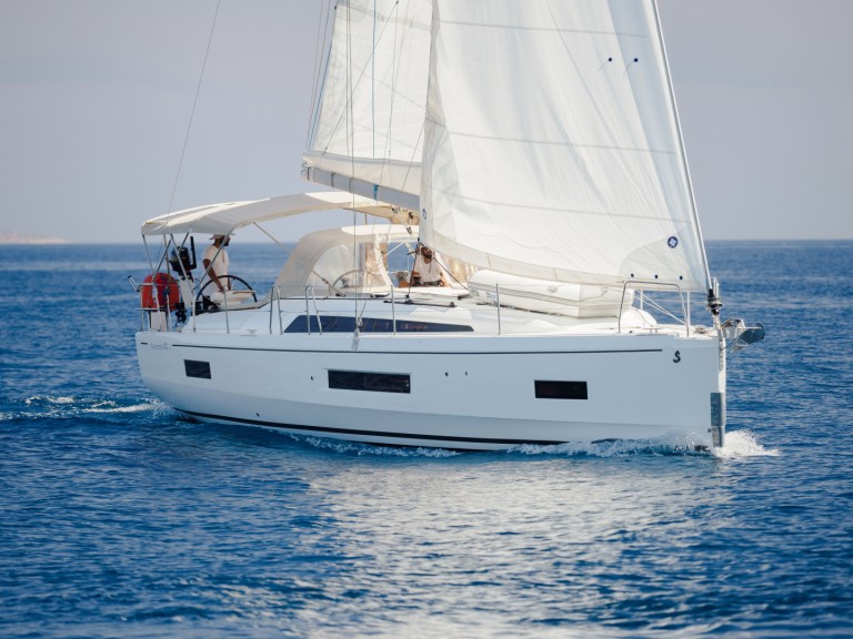 Yacht charter Alimos cheap Oceanis 40.1
