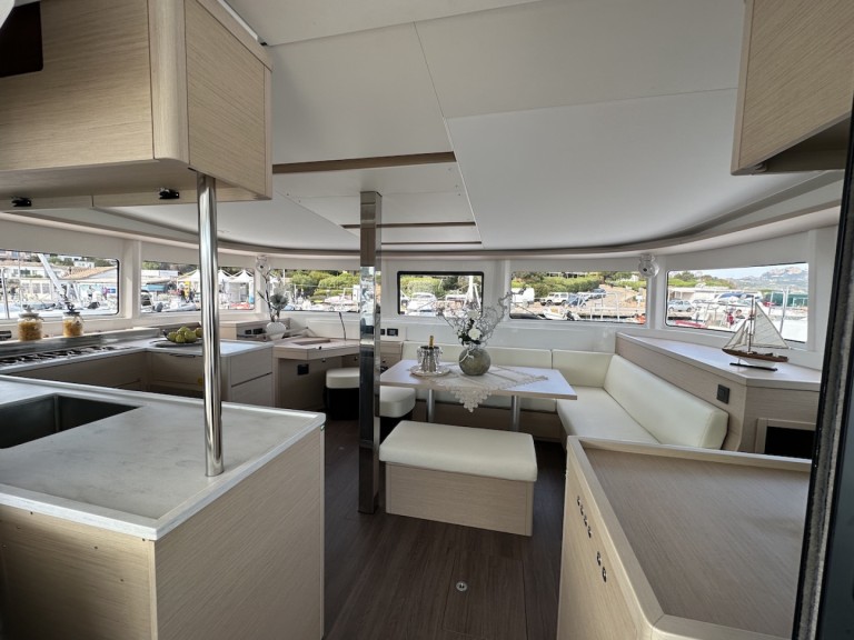 Yacht charter Cugnana Verde cheap Lagoon 46