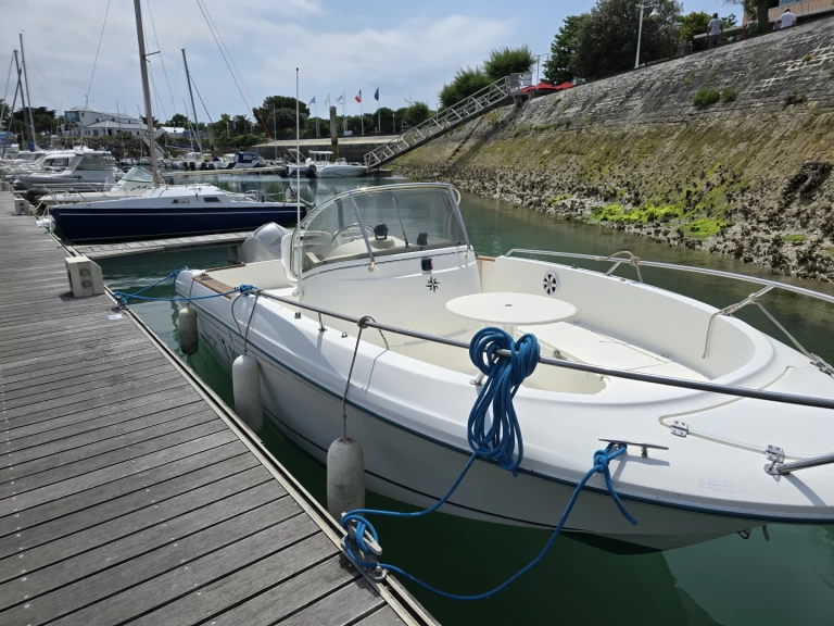 Jeanneau Cap Camarat 625 charter bareboat or captained in  Saint-Denis-d'Oléron