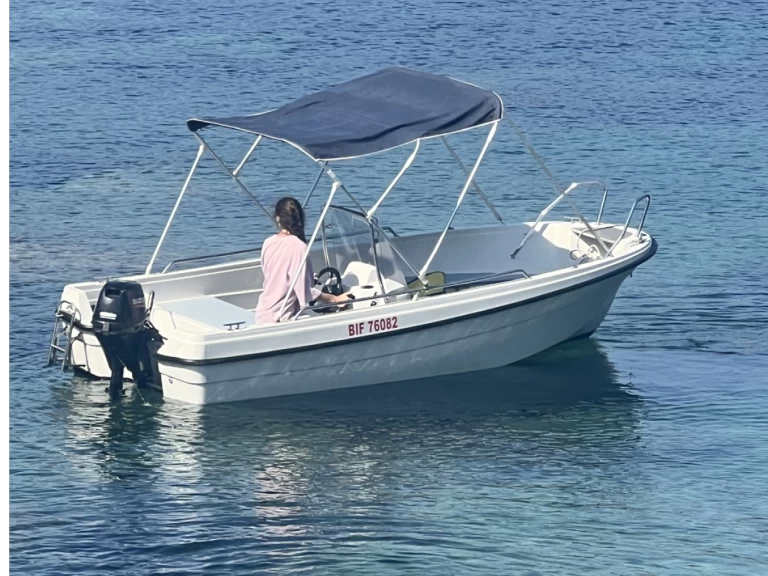 Motorboat for rent Galéria at the best price