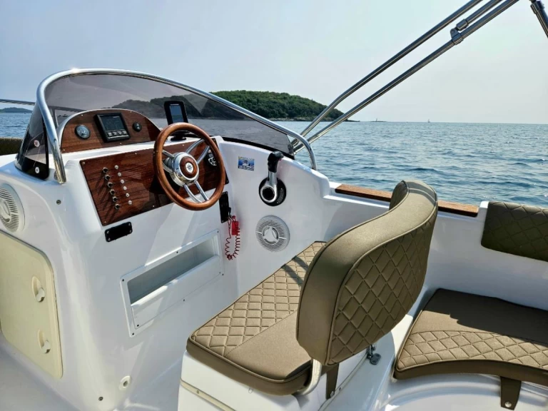 Motorboat rental in Funtana-Fontane - Marinello Eden 22