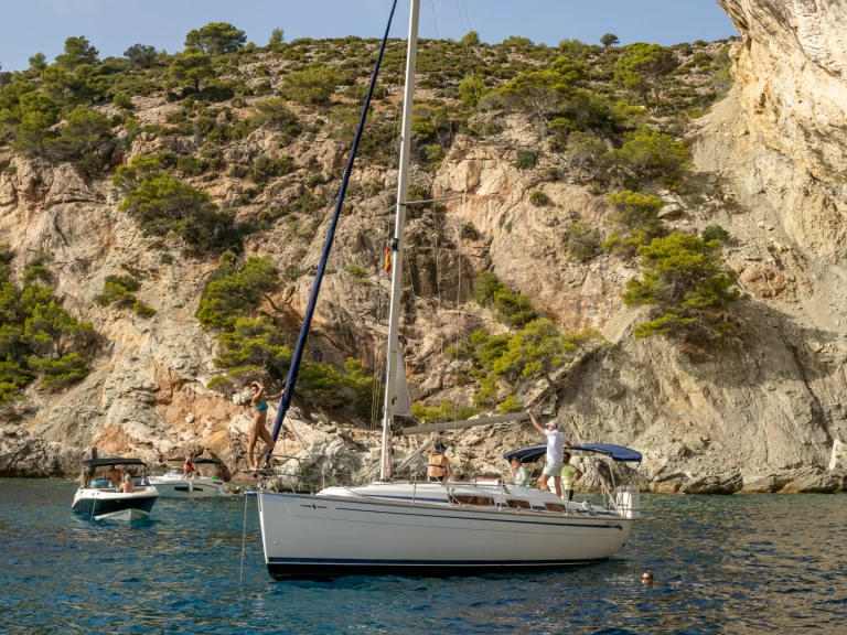 Sailboat rental in Port d'Andratx - Bavaria Bavaria 32 Cruiser
