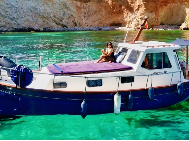 Yacht charter Palma de Mallorca cheap MYABCA 32