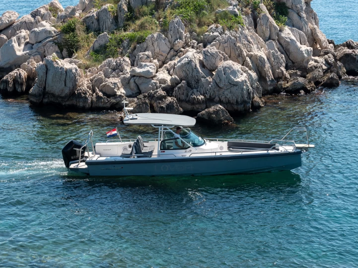 Motorboat rental with or without captain Axopar Split