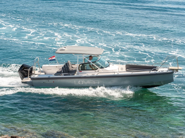 Bareboat Rental Motorboat Axopar with a boat licence