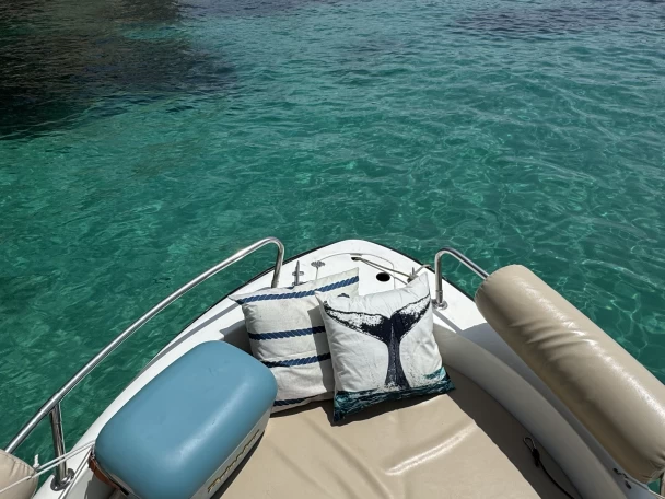 Estable Estable 400 Consola in Santa Ponsa on SamBoat