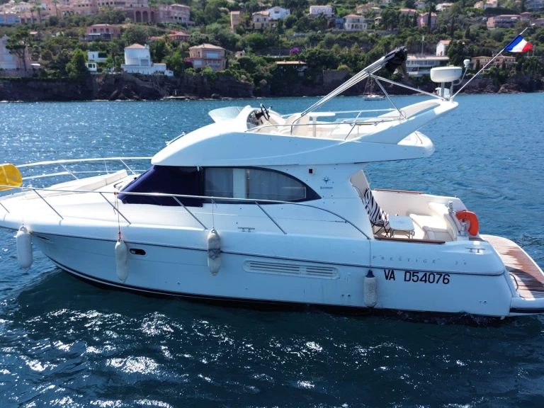 Bareboat Rental Motorboat Jeanneau with a boat licence