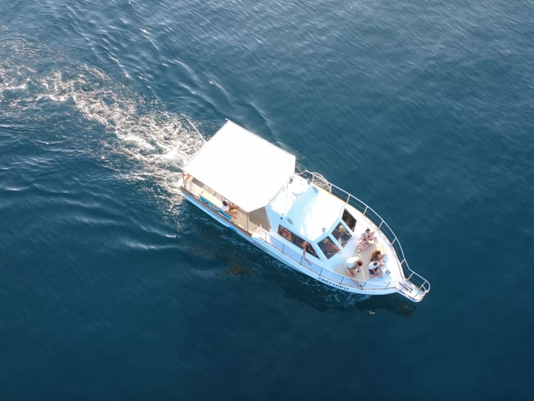 Motorboat for rent Funtana-Fontane at the best price