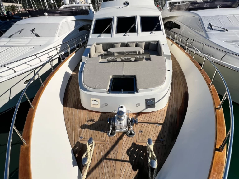 Bareboat Rental Luxury Yacht Falcon with a boat licence
