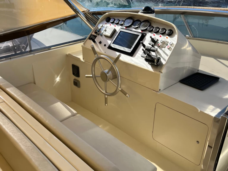 Falcon falcon 80 in Porto di Salerno on SamBoat