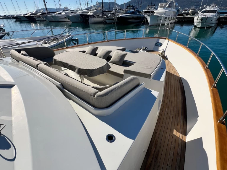 Yacht charter Porto di Salerno cheap falcon 80