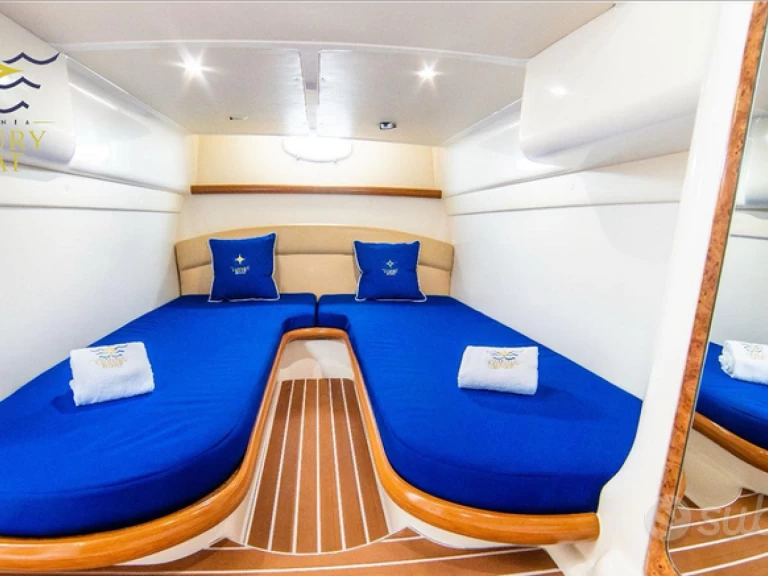 Bareboat Rental Motorboat Sealine with a boat licence