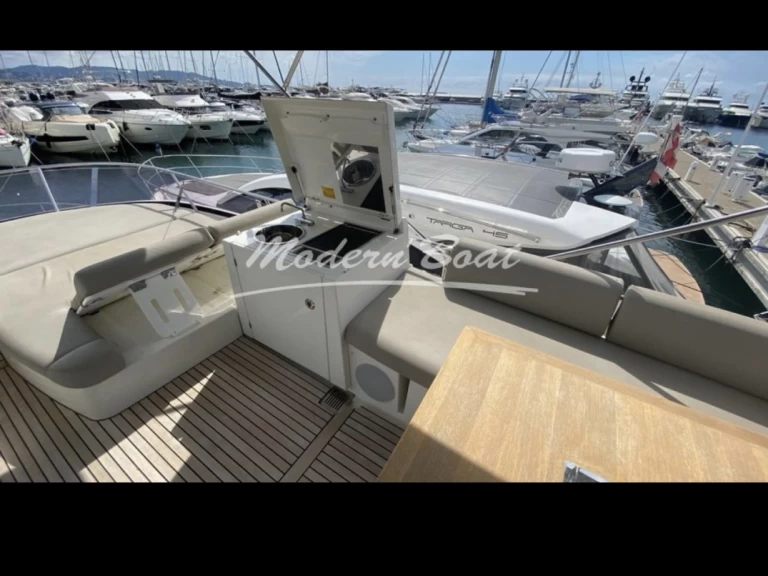 Luxury Yacht rental with or without captain Prestige Mandelieu-la-Napoule