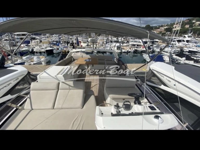 Bareboat Rental Luxury Yacht Prestige with a boat licence