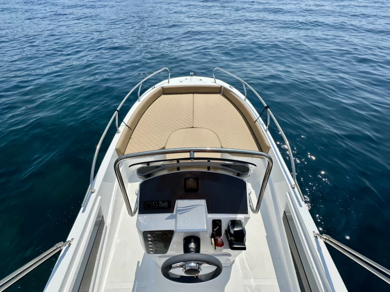 Yacht charter Roses cheap Q20