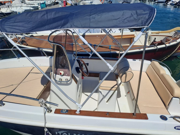 Italmar MISTRAL 17  in Porto Mirabello on SamBoat