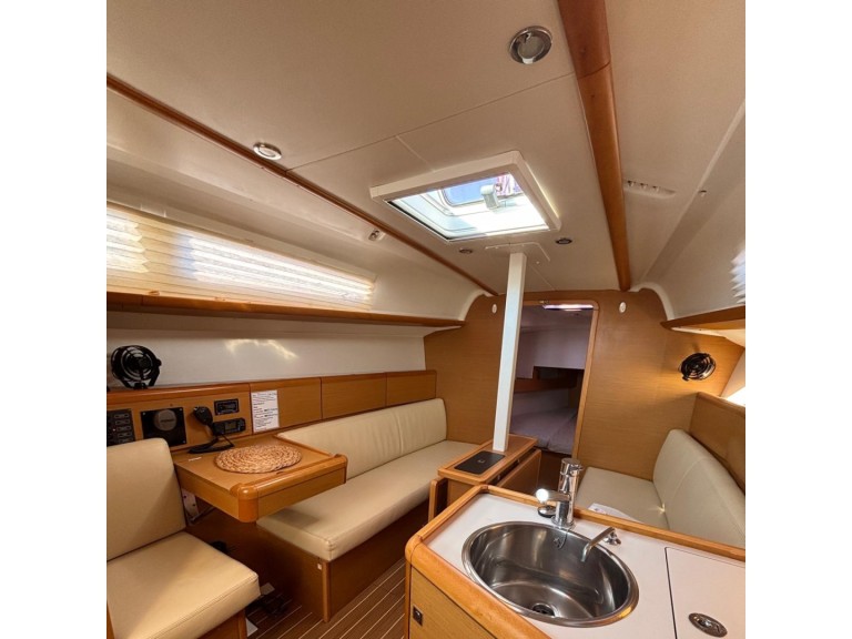 Sailboat rental in Gouvia - Jeanneau Sun Odyssey 33i