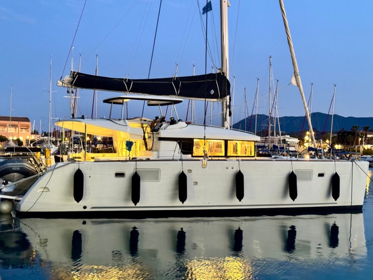 Boat rental Lagoon Lagoon 450 Sport Top in Lefkáda on Samboat