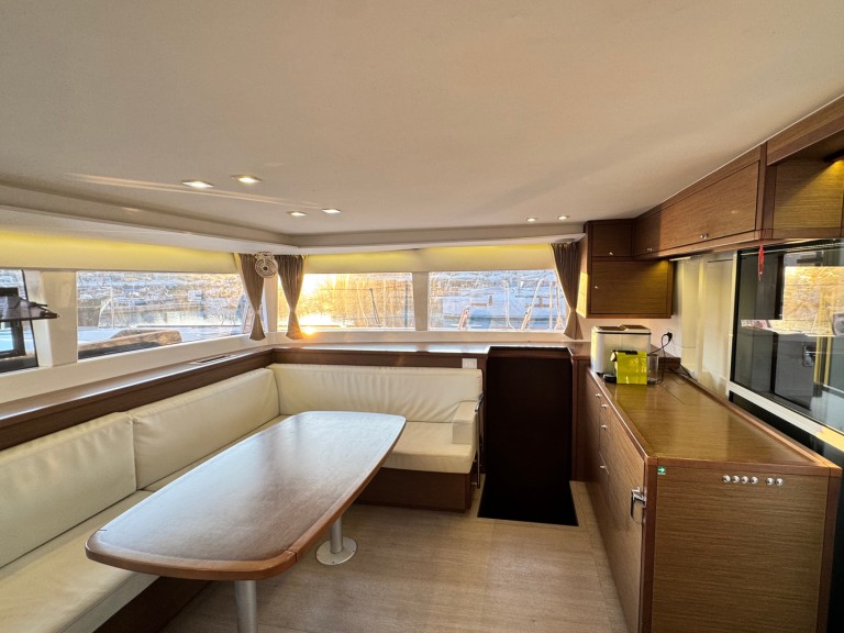 Catamaran for rent Nikiána at the best price