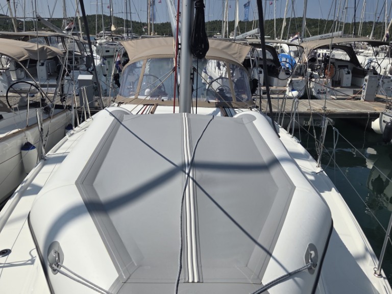 Sailboat for rent Pirovac at the best price