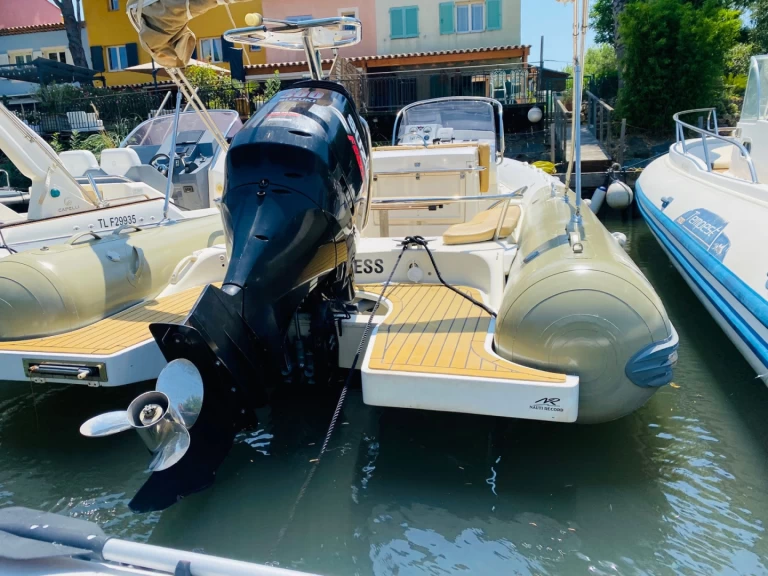 Yacht charter Port Grimaud cheap Medline 8.5