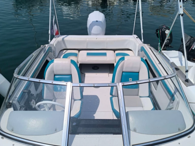 Motorboat rental in Saint-Raphaël - Four Winns Sundowner 195
