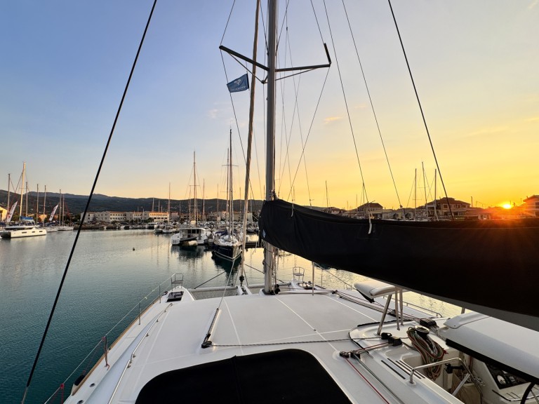 Rent a Lagoon Lagoon 450 Sport Top Lefkáda