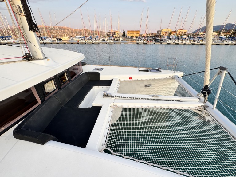 Rent a Lagoon Lagoon 450 Sport Top Nikiána