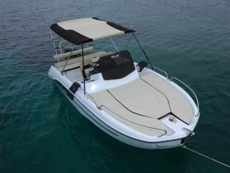 Motorboat rental with or without captain Jeanneau Les Salins d'Hyères