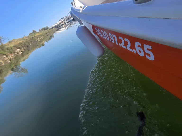 Rent a NAVALPLASTICA lancia 450 Carnon-Plage