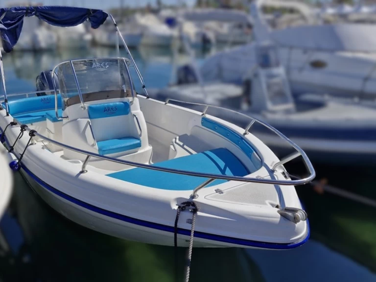Bareboat Rental Motorboat Ranieri with a boat licence