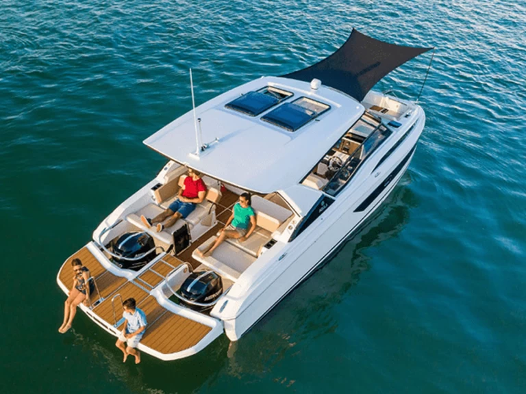 Bareboat Rental Motorboat Aquila with a boat licence