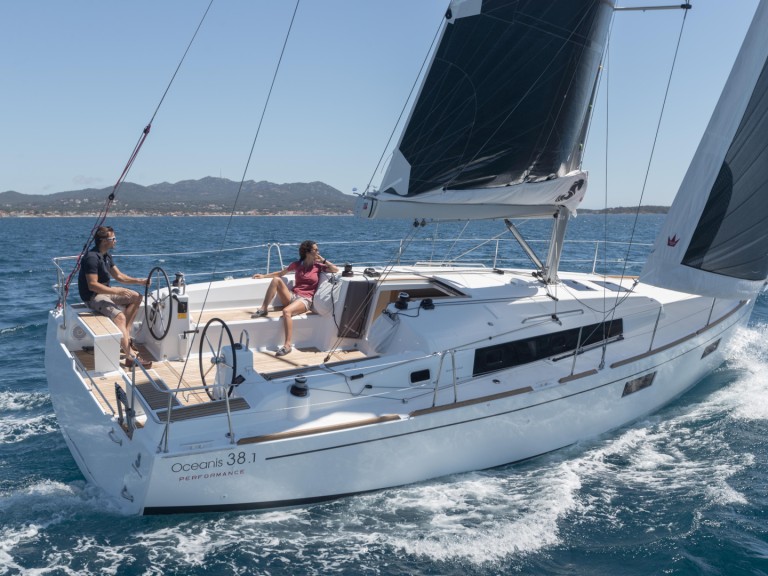Bénéteau Oceanis 38 in Procida on SamBoat