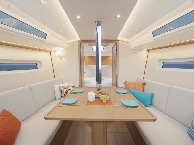 Jeanneau Sun Odyssey 350 in Lávrio on SamBoat