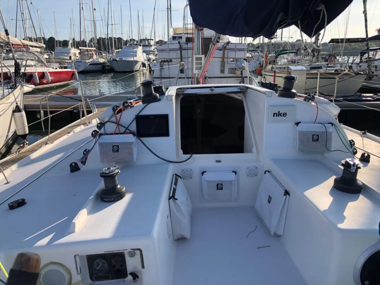 Sailboat for rent Loctudy at the best price