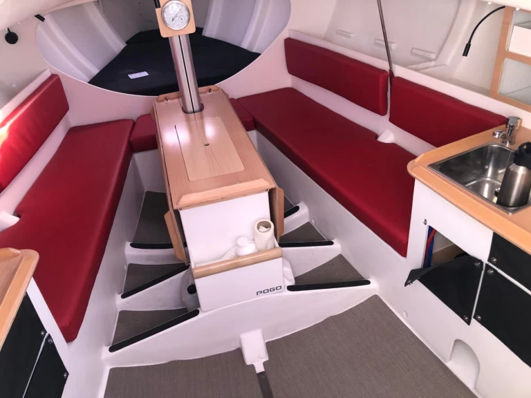 Pogo Structures Pogo 8.50 in Loctudy on SamBoat