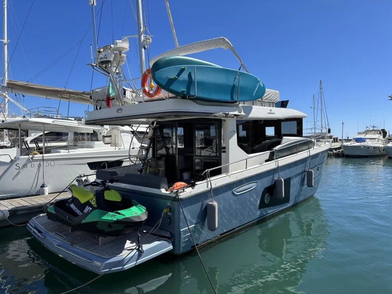Bareboat Rental Motorboat Cranchi with a boat licence