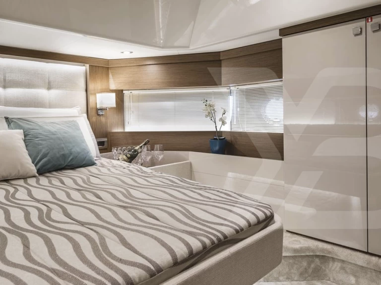 Cranchi Eco Trawler Long Distance 43 charter bareboat or captained in  Marina de Portimão